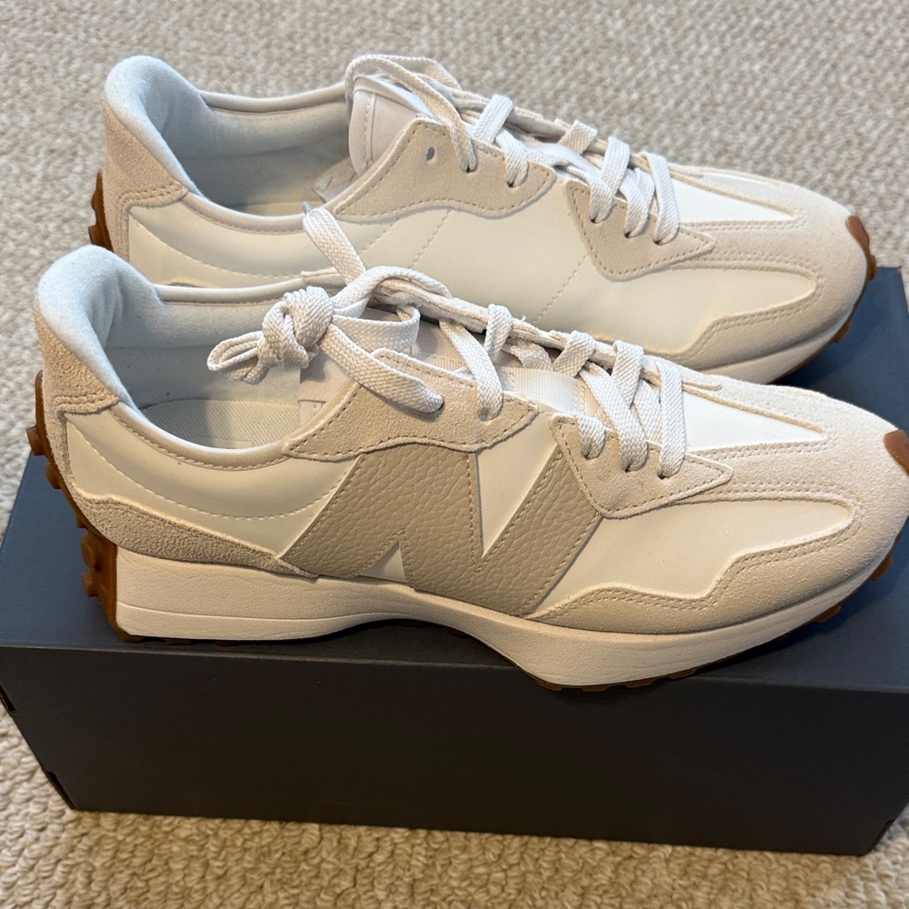 NEW! New Balance Women’s 327 Beige  White Sneakers